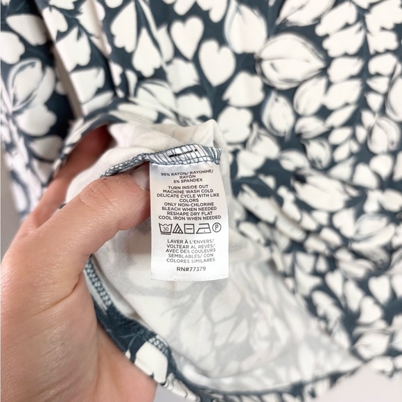 Ann Taylor loft jersey knit boatneck printed blouse size XS new - Picture 4 of 5